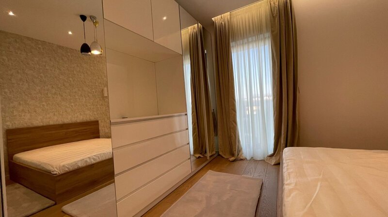 One Herastrau Park 2020 Herastrau, 2 camere 64mp, Centrala, AC